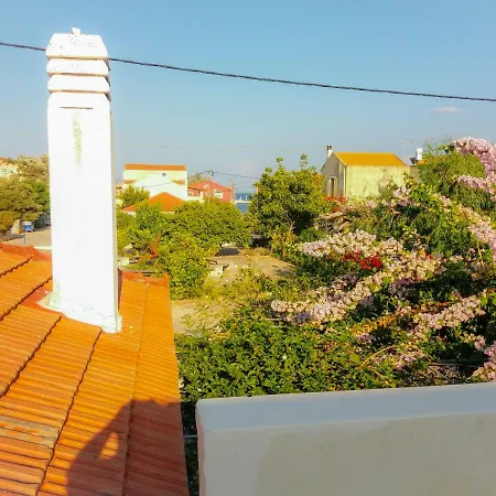 דירה House With Garden Near The Sea איה אפימיה