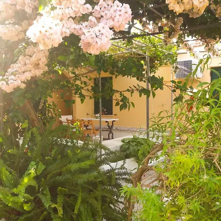 דירה House With Garden Near The Sea איה אפימיה