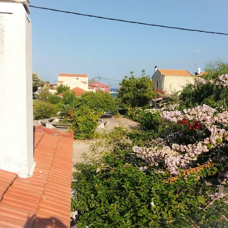 House With Garden Near The Sea * איה אפימיה