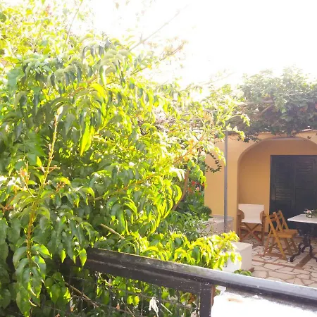 House With Garden Near The Sea דירה *