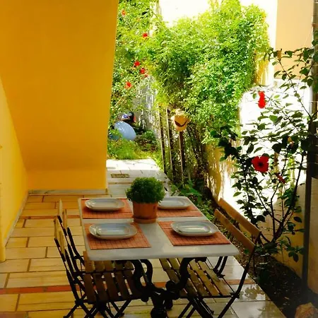 House With Garden Near The Sea *