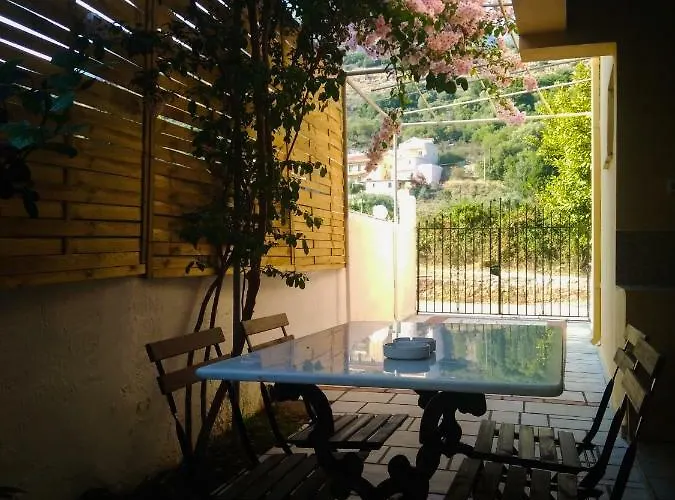 Lägenhet House With Garden Near The Sea Agia Efimia